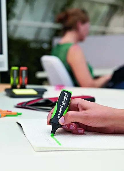 STABILO GREEN BOSS highlighter made from 83% recycled plastic - Single | The Dyslexia Shop