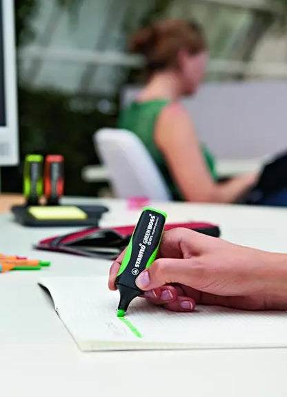 STABILO GREEN BOSS highlighter made from 83% recycled plastic - Single | The Dyslexia Shop